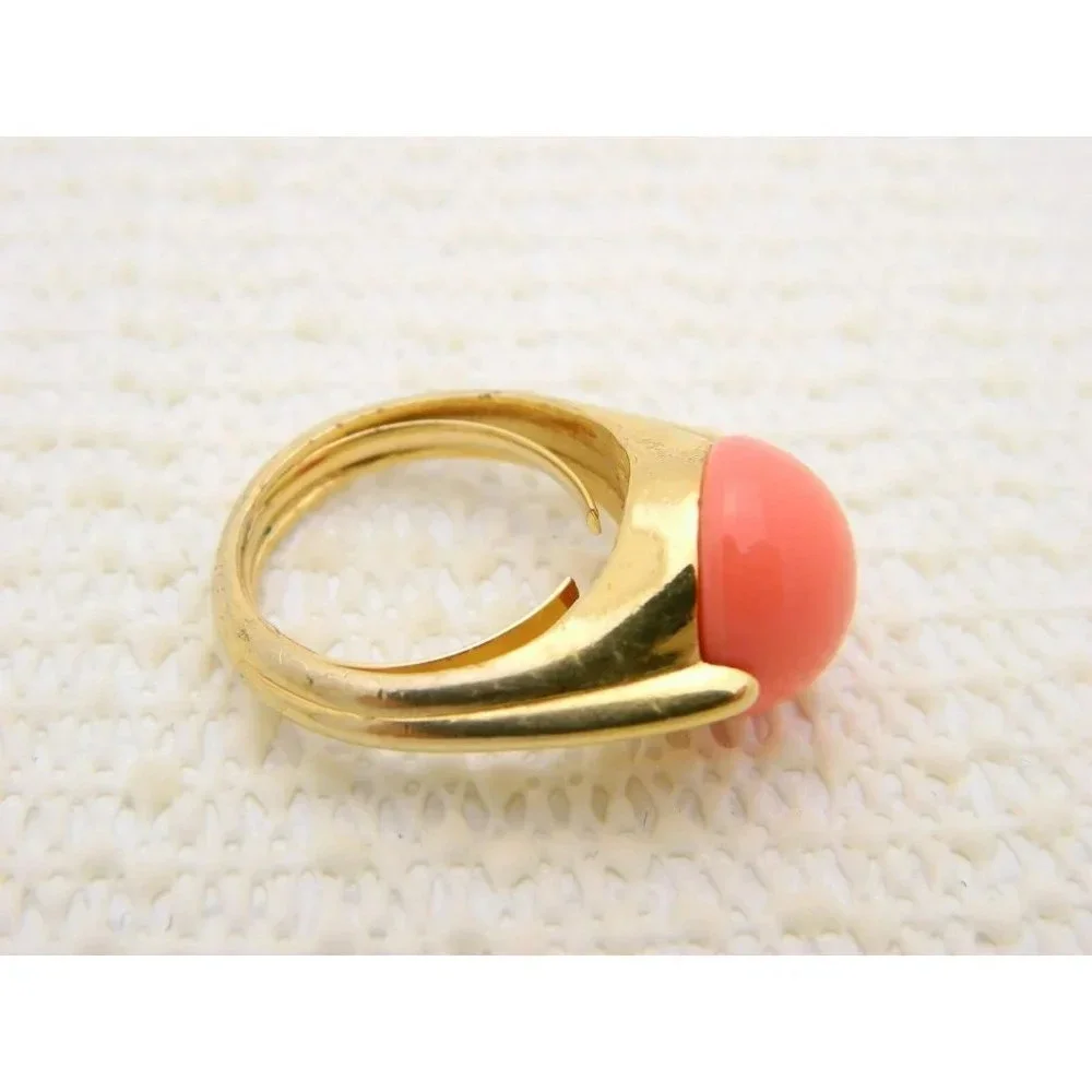 VTG CROWN TRIFARI Gold Tone Art Deco Style Faux Coral Lucite Ring